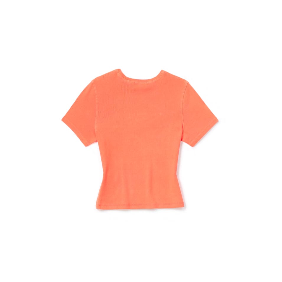 Coral-colored short-sleeved t-shirt.